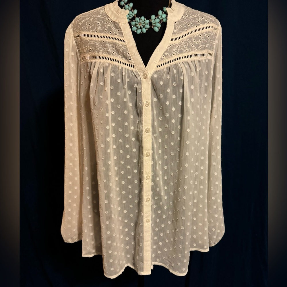NWOT Torrid 2x Chiffon Clip Dot with Contrasting Eyelet Top